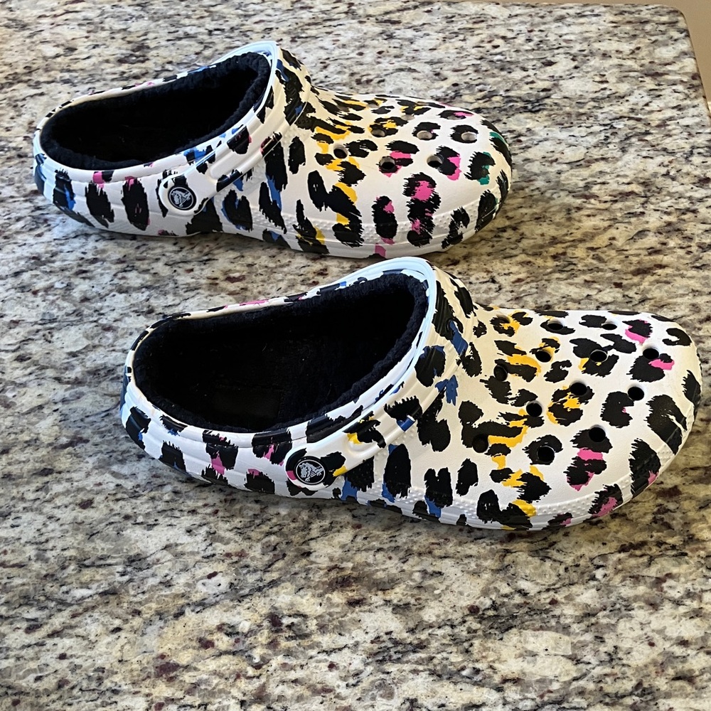 Crocs Classic Lined Clogs Leopard Print Mens 8 Womens 10 Slip-On Comfort Shoes - Picture 7 of 10